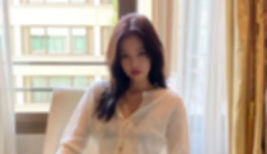 Inspirasi fashion knit cardigan ala Jennie BLACKPINK