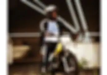 Kasihan Banget.. Pinangan Michael Essien Ditolak Mentah-mentah Sama Pemilik Suzuki TS125