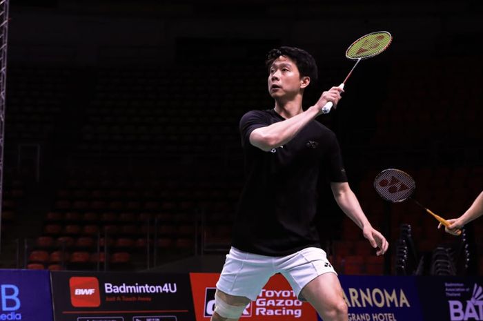 Pasangan ganda putra Indonesia, Marcus Fernaldi Gideon/Kevin Sanjaya Sukamuljo, di sela-sela tes lapangan jelang Thailand Open 2023 di Stadion Hua Mark, Bangkok, Senin (29/5/2023).