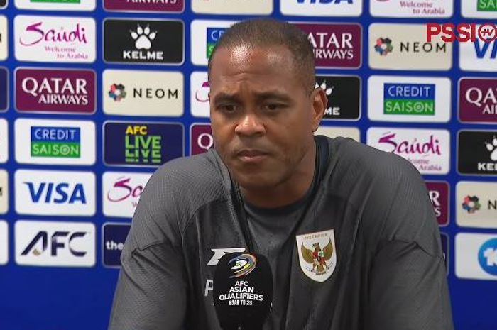 Patrick Kluivert saat konferensi pers jelang laga Australia Vs Timnas Indonesia di Sydney Football Stadium pada Rabu (19/3/2025).