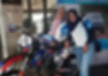 Salut, Duet Wanita Cantik Menjelajah Jalanan Sejauh 2.200 Kilometer Naik Motor Trail