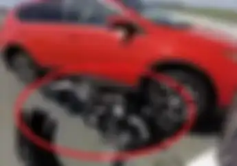 Apes! Salah Apa Sampe Honda CBR 250R Dilindas Mobil di Video ini?