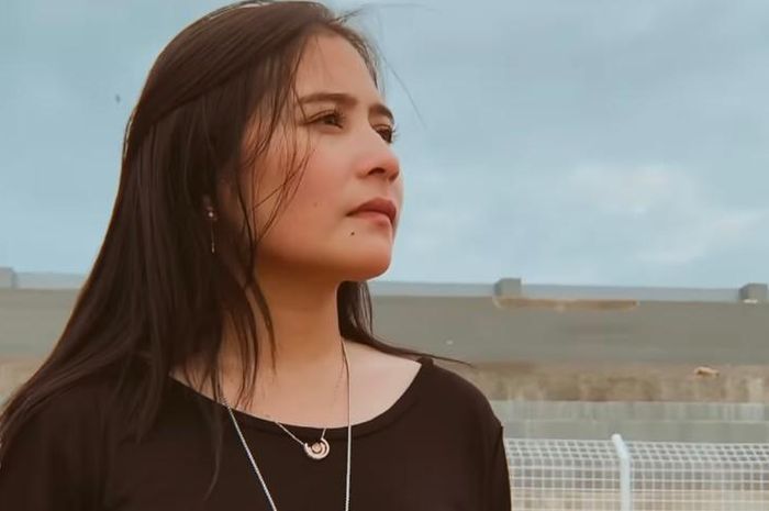 Artis Prilly Latuconsina yang terbuka lebar gabung ke Persikota Tangerang