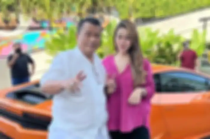 Hotman Paris dilaporkan atas tuduhan penyebaran informasi bermuatan asusila yang diposting di akun Instagram.