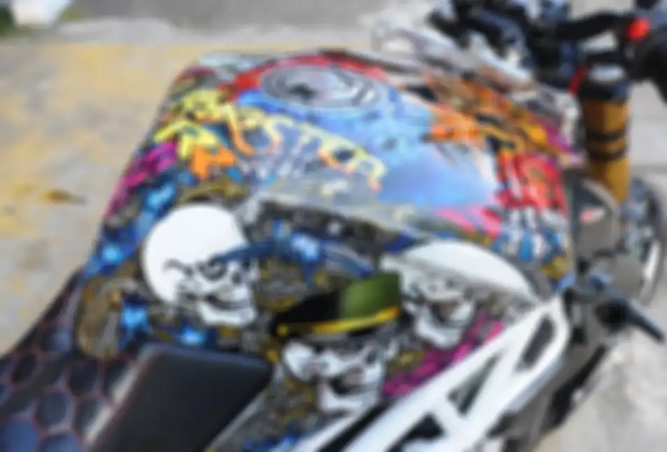Tangki full airbrush dengan motif tengkorak yang semarak