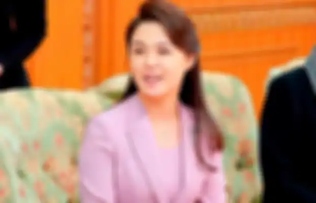 Penampilan Ri Sol Ju yang fashionable