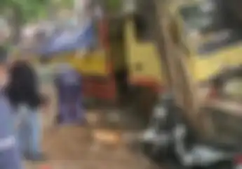 Tujuh Motor Ditabrak Truk Di Dekat Gandaria City, Diduga Karena Hilang Kendali