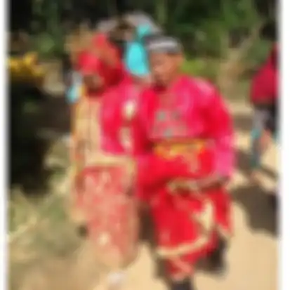 Acara pernikahan kakek 70 tahun dan gadis 28 tahun di Sulawesi Barat