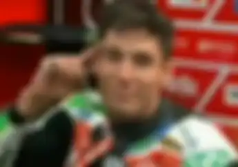 Halah, Ini Aksi Aleix Espargaro Saat Mengejek Adiknya Yang Jatuh. Kocak Bener videonya..