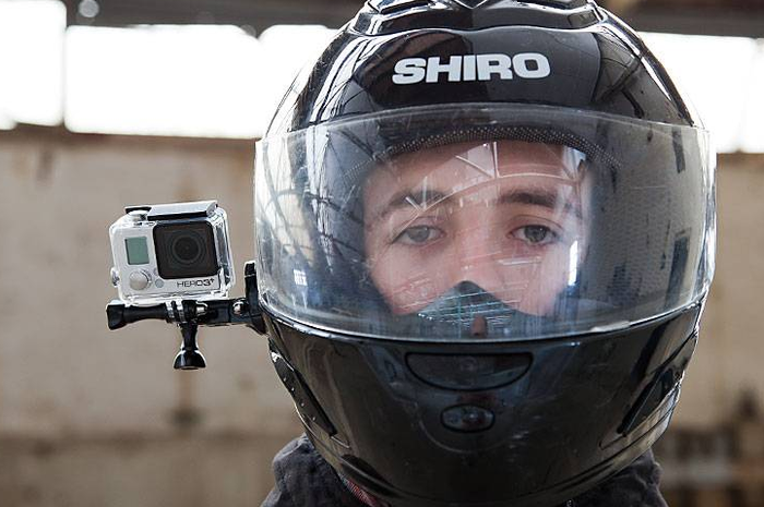 Foto ilustrasi penggunaan action cam pada helm