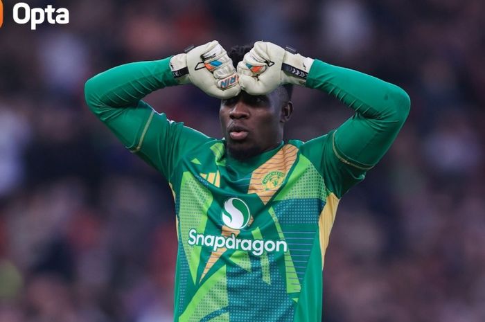 Kiper Man United, Andre Onana, melakukan dua blunder fatal saat melawan Olympique Lyon pada leg pertama perempat final Liga Europa 2024-2025.