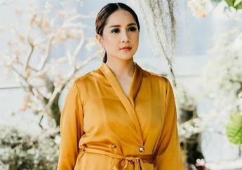 Padahal Cuma Dipakai Jadi Kaos Rumahan, Nagita Slavina Lagi-Lagi Bikin Netizen Ngelus Dada Gegara Baju Simpelnya Ini Dibanderol dengan Harga Selangit