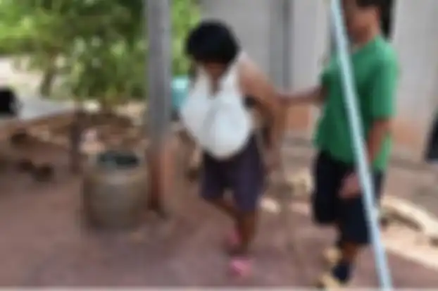 Lam Phrai Si Nuan asal Thailand, mengalami kondisi aneh lantaran payudaranya terus membesar. 