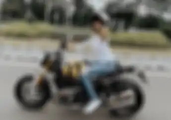 Nikita Mirzani Ditahan Kejari Serang, Tampil Seksi Touring Naik Moge BMW R Nine T 