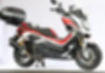 Motor Yamaha NMAX Ini Jadi Ganteng  Karena Catnya Meniru Grafis Helm
