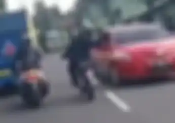 Viral Pengendara RX King Tebas Spion Mobil, Pelaku Perusakan Diancam Penjara