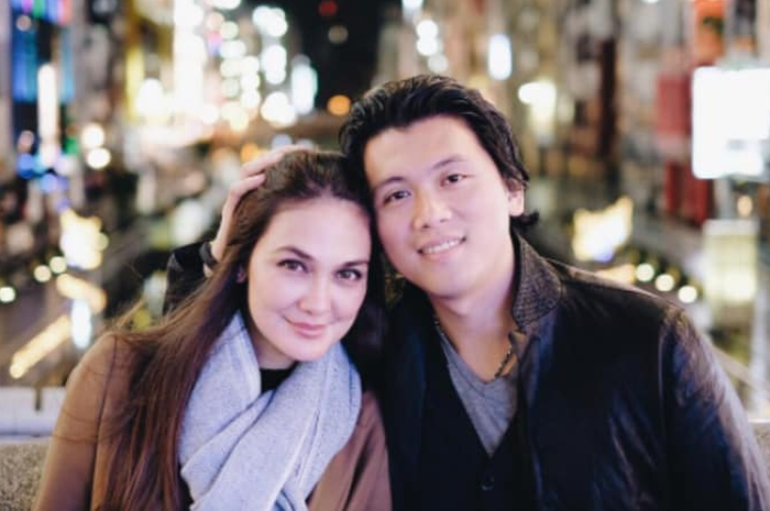 Kemesraan Luna Maya dan Reino Barack