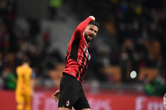 Penyerang AC Milan, Olivier Giroud, mencetak gol via penalti ke gawang AS Roma dalam pertandingan Liga Italia pekan ke-20, Kamis (6/1/2022) waktu setempat di San Siro.