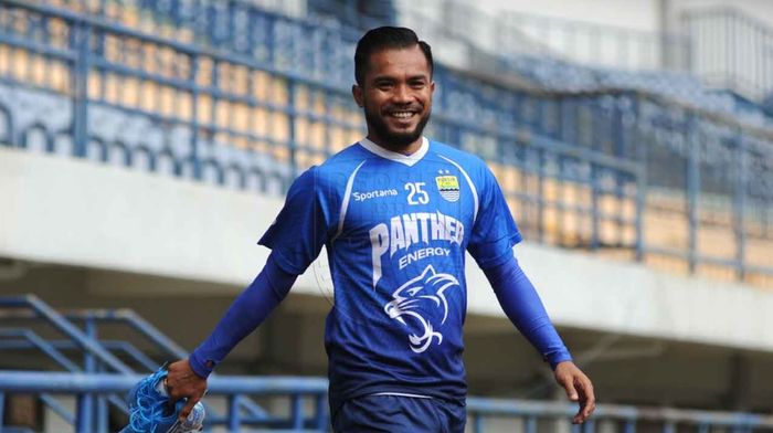 Zulham Zamrun saat mengikuti latihan perdana bersama Persib Bandung di Stadion Gelora Bandung Lautan Api (GBLA), Selasa (4/2/2020).