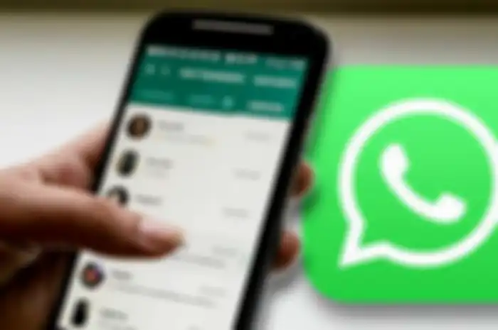 Ilustrasi simpan chat WhatsApp saat mode pesan sementara aktif.