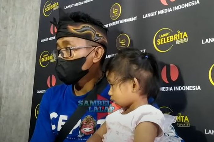 Teddy Pardiyana bersama anaknya, Bintang 