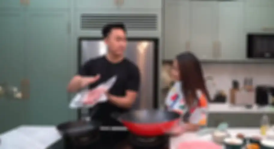 Keseruan Nagita Slavina memasak daging belasan juta