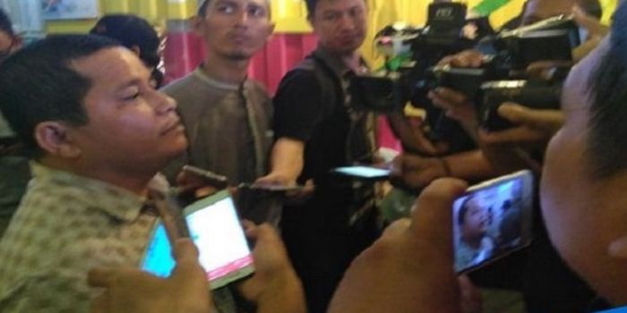  Sekretaris PT Sriwijaya Optimis Mandiri (SOM), Faisal Mursyid, Ketika Diwawancarai Oleh Awak Media 