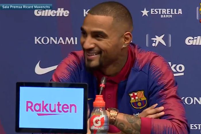 Kevin-Prince Boateng berbicara dalam konferensi pers sebagai pemain baru FC Barcelona, Selasa (22/1/2019)