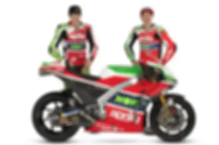Scott Redding dan Aleix Espargaro berfoto dengan livery baru Aprilia