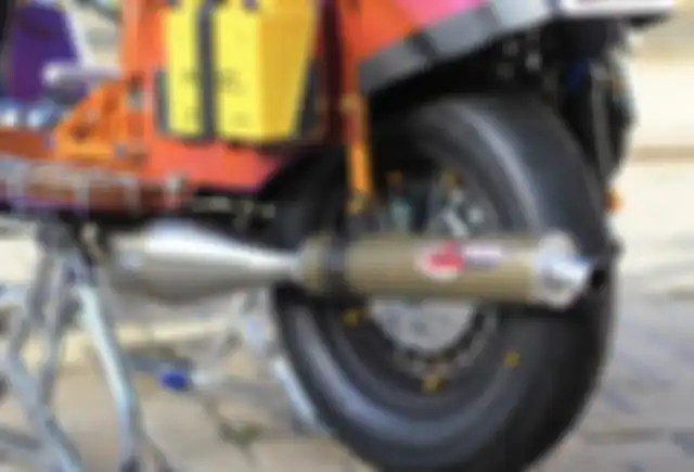 Knalpot kombinasi perut BS Exhaust dan silencer karbon Ai-Tech terpasang rapi