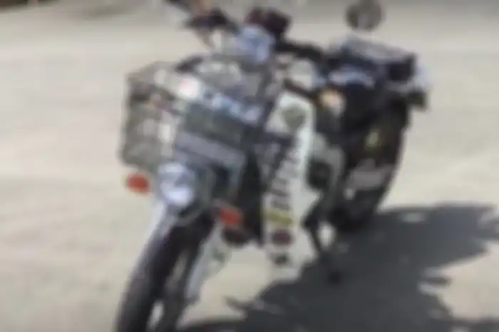 Honda C70 4 silinder.