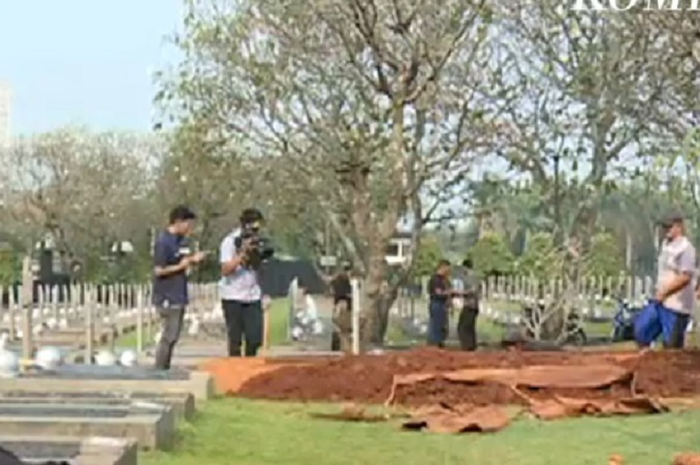 Persiapan makam ibu Ani Yudhoyono di TMP Kalibata, Jaksel.