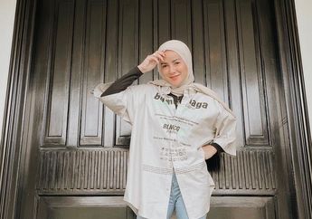 Pamer Kaki Ramping, Olla Ramlan Padukan Celana Ketat dengan Fashion Hijab Kasual