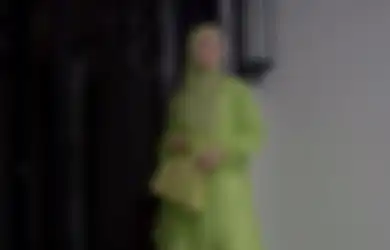 5 Inspirasi Outfit Kondangan Hijab Warna Hijau yang Adem dan Elegan