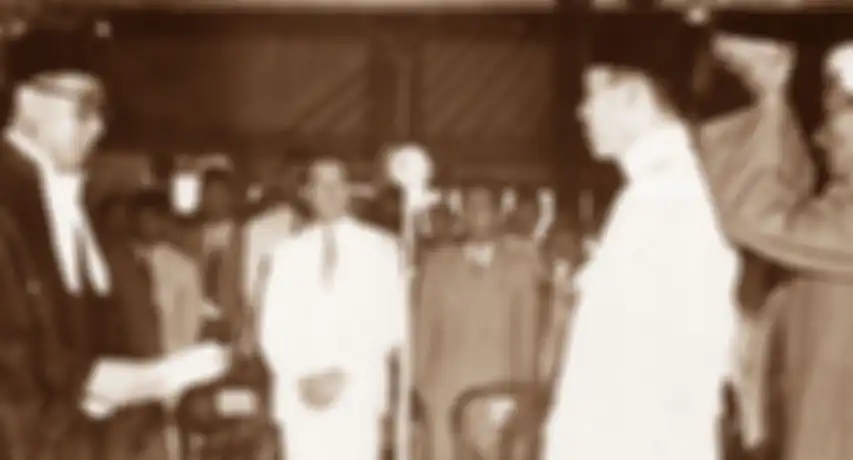 Upacara pelantikan Ir. Soekarno sebagai Presiden R.I.S. oleh Mahkamah Agung Mr. Kusumah Atmadja tgl. 17/12/1949