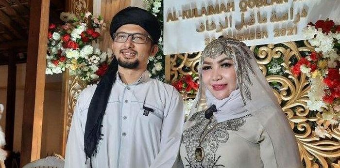 Calon suami Roro Fitria ungkap awal mula perkenalannya dengan sang artis, sebut tak pernah bertemu dan hanya tahu lewat foto.