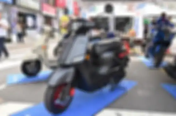 Motor matic baru Suzuki Saluto 125 2025 Vesuvio Black.