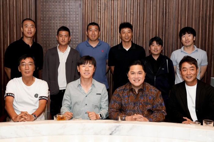 Ketua Umum PSSI Erick Thohir bertemu dengan Pelatih Timnas Indonesia Shin Tae-yong bersama seluruh asistennya untuk membahas Kualifikasi Piala Dunia 2026 zona Asia.