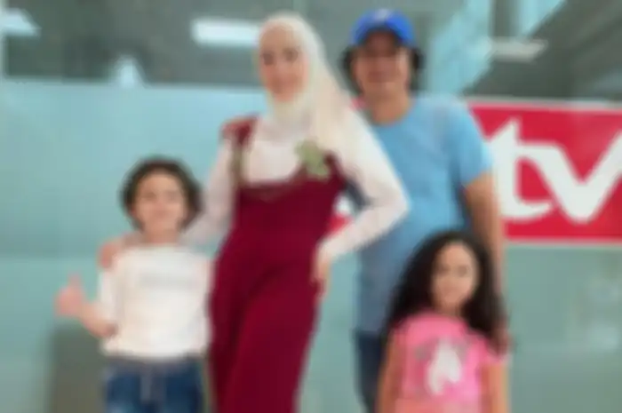 Pasha Ungu, Adelia Pasha dan 2 anaknya.