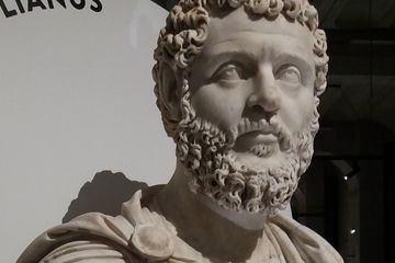 Didius Julianus menjadi penguasa di Kekaisaran Romawi setelah ia memberikan sejumlah uang pada Garga Praetoria.