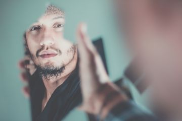 Orang Romawi percaya bahwa dewa mengamati jiwa melalui cermin. 
