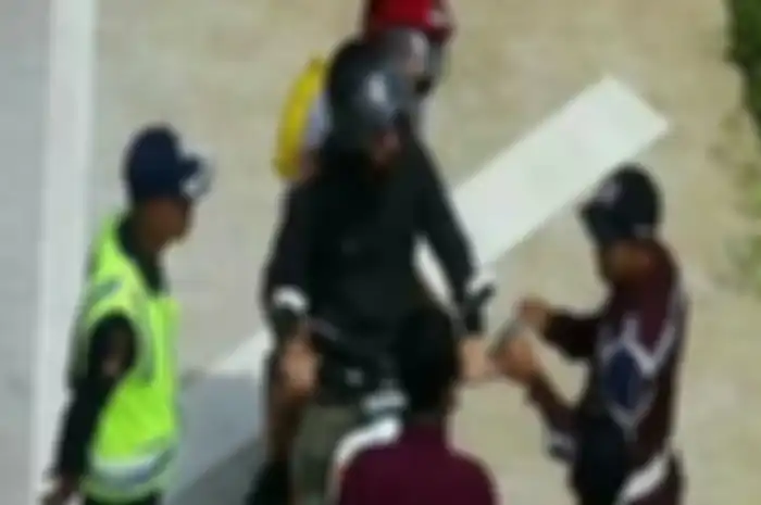 Turis Kanada ditindak petugas karena masuk jalan Tol pakai motor