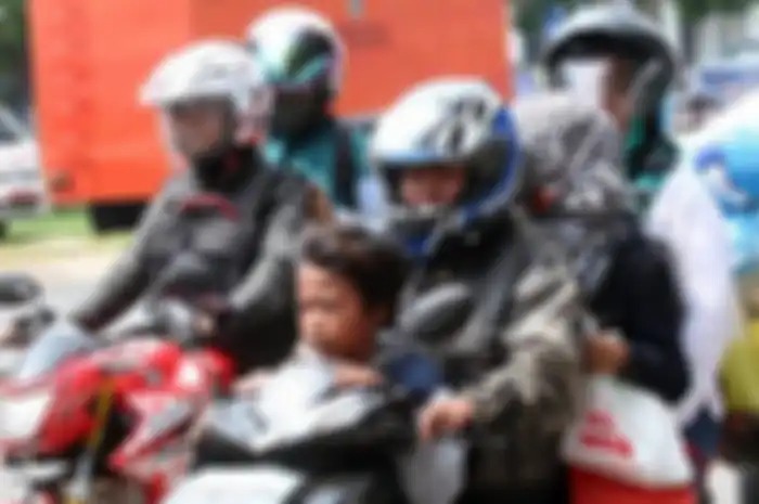 Ilustrasi mudik menggunakan motor.