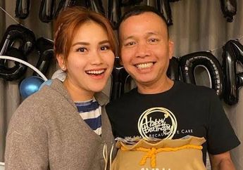Ayu Ting Ting Video Call dengan Boy William, Ayah Rozak Auto Godain sang Anak, Netizen: Ciye Punya Mantu!
