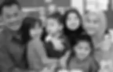 Tak Terima Rambut Anaknya Dipotong Jadi Pitak, Zaskia Adya Mecca Laporkan Sang Tukang Cukur Kepada Hanung Bramantyo