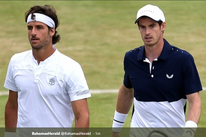 Andy Murray (kanan) bersama Feliciano Lopez (Spanyol) saat bermain ganda putra pada Queen's Club Championships 2019, di London, Britania Raya, Jumat (21/6/2019).