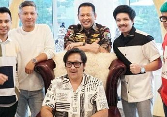 'Haduh Banyak Banget Ini', Bakal Lawan Atta Halilintar hingga Andre Taulany dalam Perang Bintang, Raffi Ahmad Curi Start Pamerkan Deretan Mobil Mewahnya yang Sampai Tumpah ke Jalan