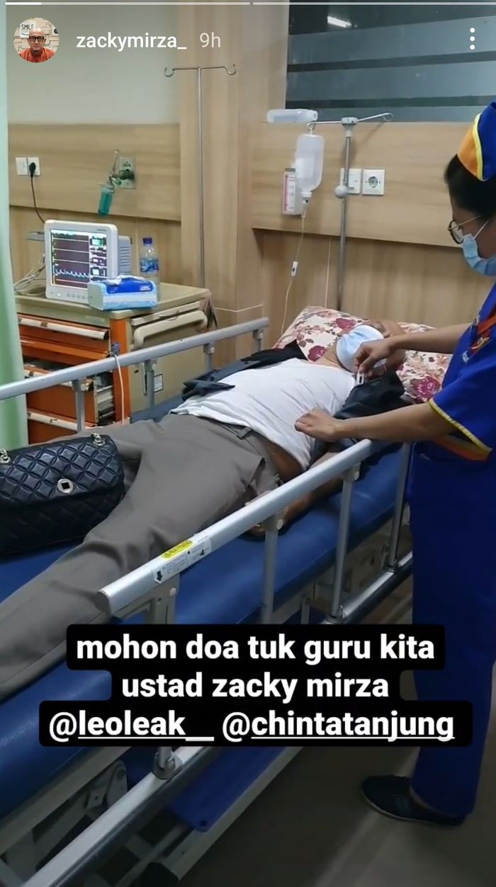 Ustaz Zacky Mirza dilarikan ke rumah sakit usai jatuh pingsan.