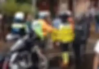 Bikers Moge Diteriaki Wong Sugih Gara-gara Enggak Dikasih Jalan