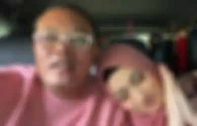Ayahnya Dikabarkan Sudah Nikahi Nathalie Holscher, Ekspresi Rizky Febian dalam Foto Bareng Calon Ibu Sambungnya Jadi Sorotan: Something Wrong... 
